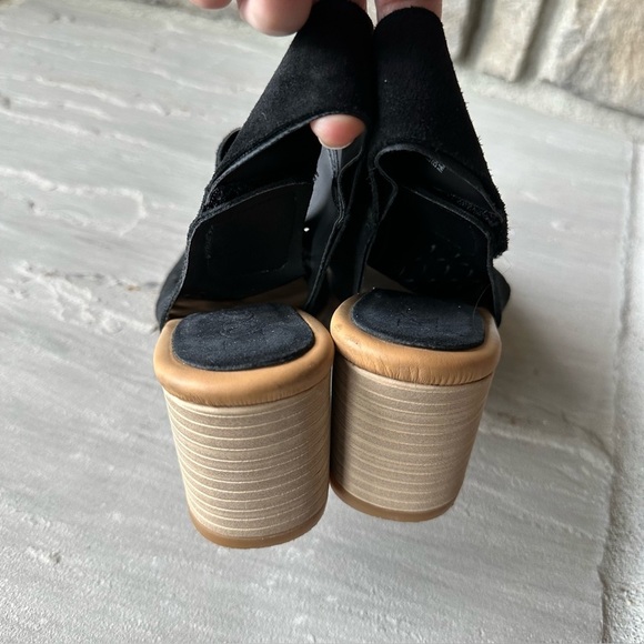 Korks size‎ 8 black sandals leather cut outs hook & loop closure 2 1/2"
heel - Picture 4 of 8